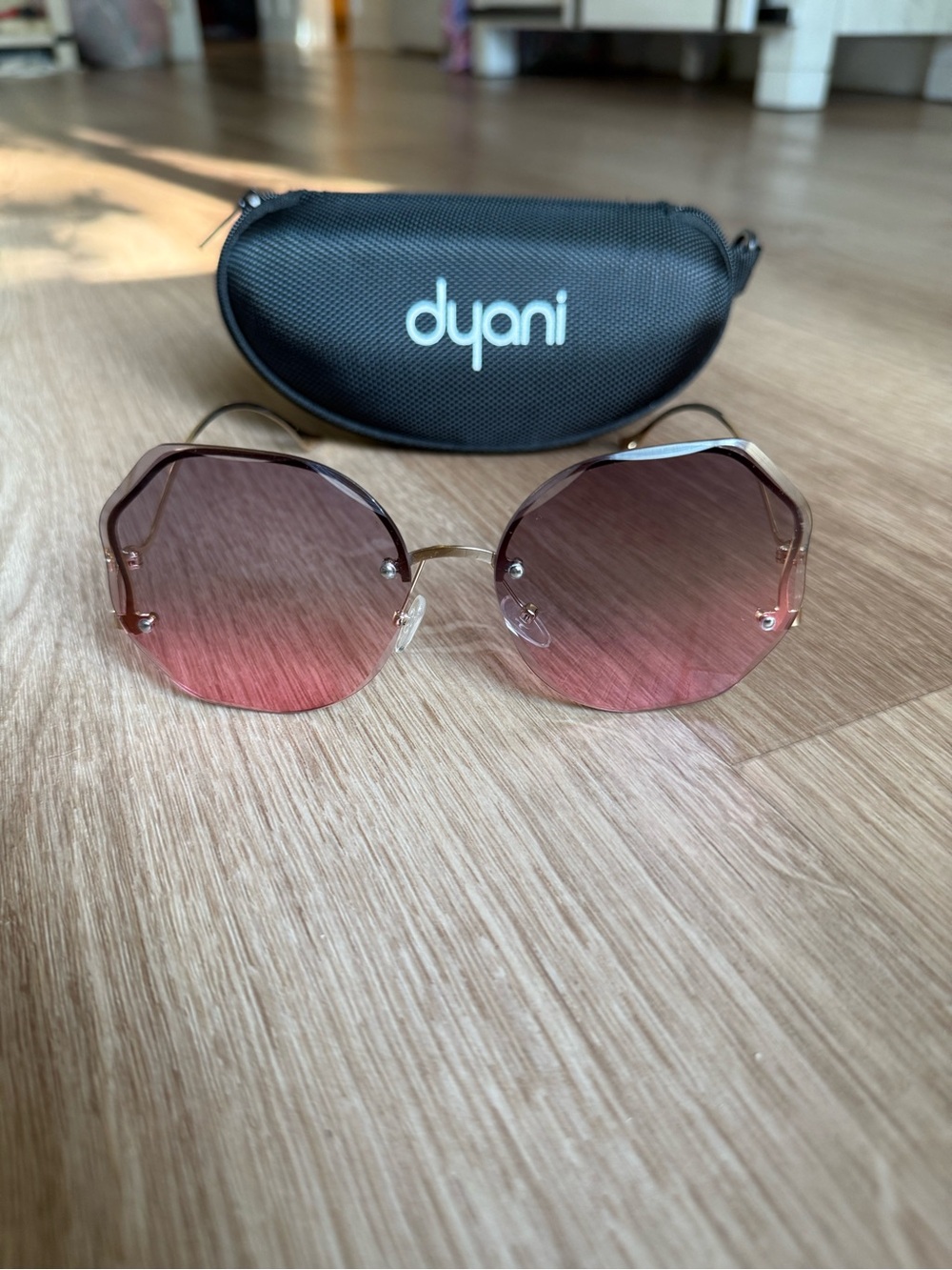 Dyani Women’s Pink Gradient Round Sunglasses
